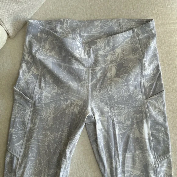 Lululemon printed leggings - Picture 2 of 6